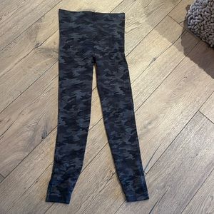 Camouflage spanx leggings, size S